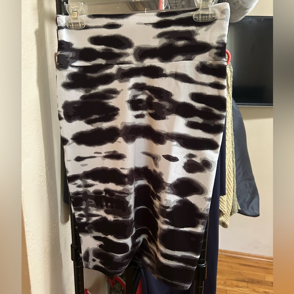 LuLaRoe Black and White Midi Skirt